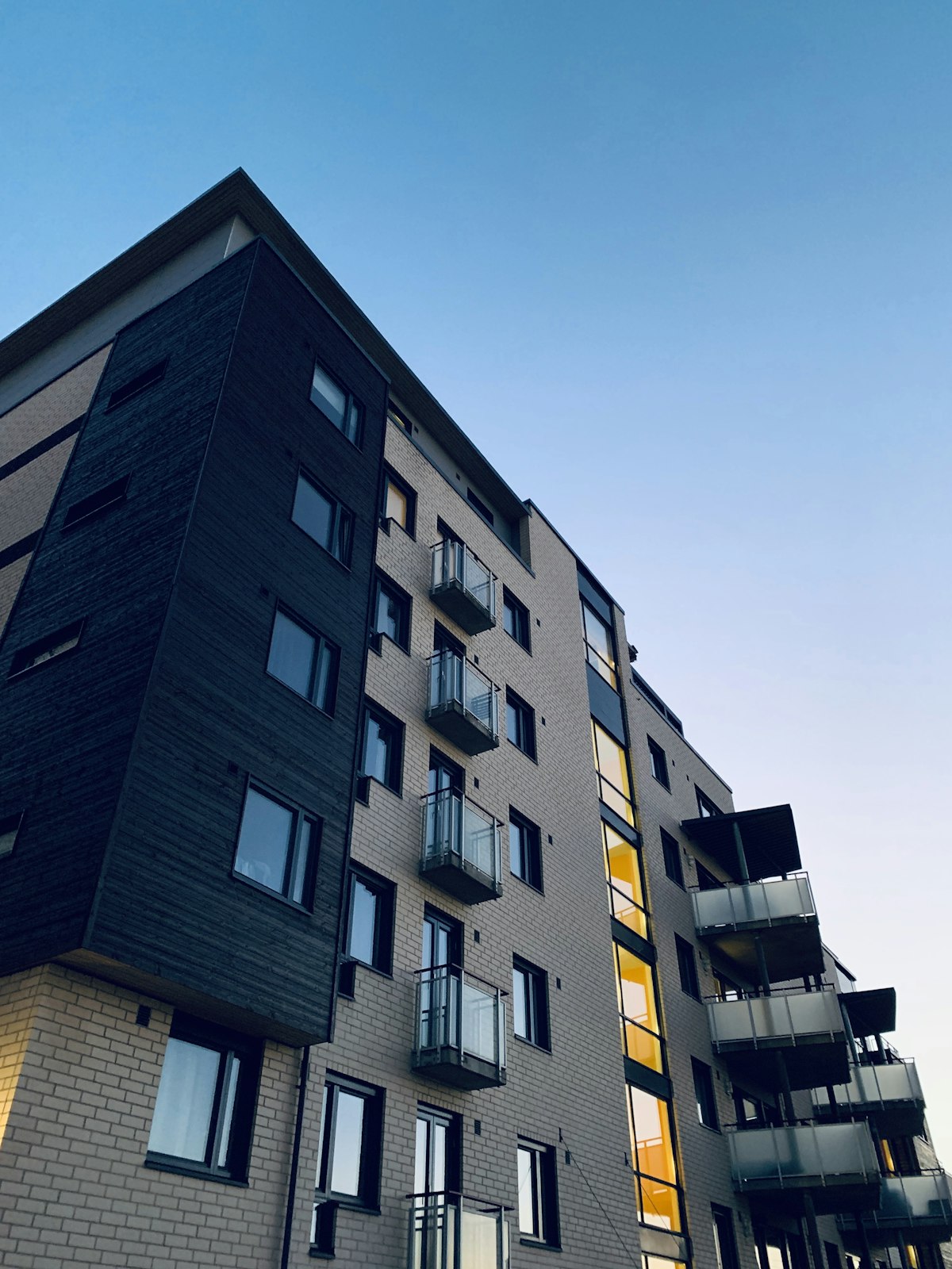 Edificios residenciales modernos en Valencia capital
